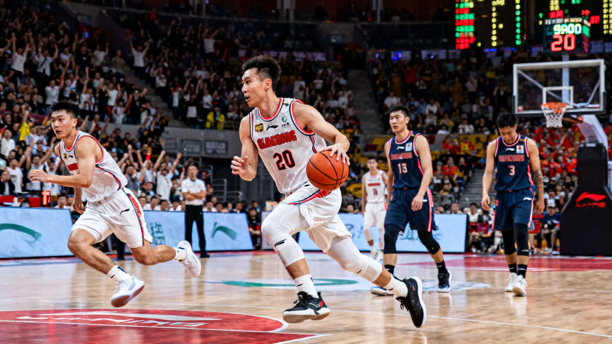 江苏庞静磷绝杀广东比赛录像 在这个赛季的焦点之役中,广东男篮再次展现出他们标志性的节奏与冲刺。面对强敌,他们