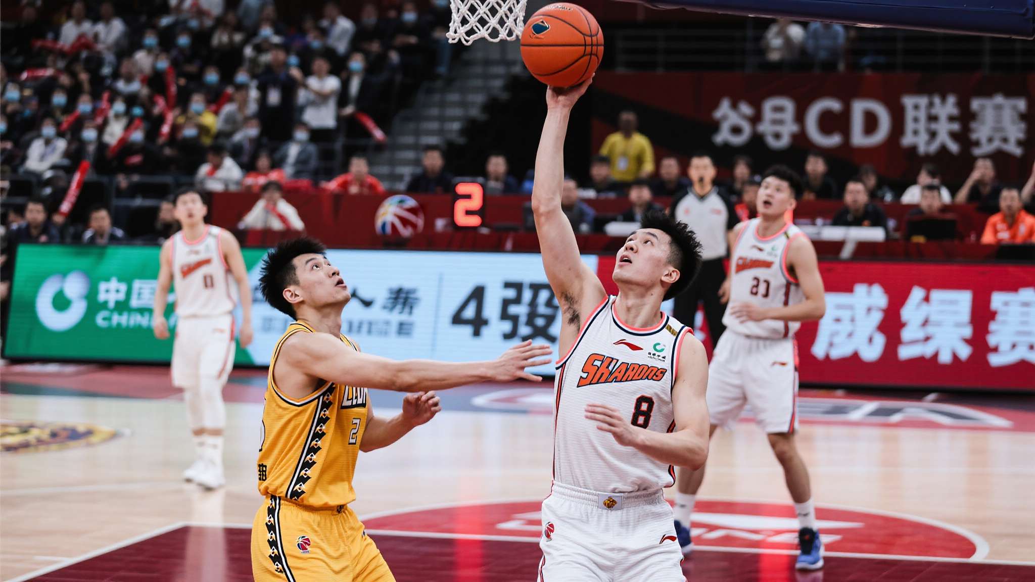 广东男篮晋级cba杯八强 季后赛的硝烟弥漫,每一场比赛都牵动着无数球迷的心。在本轮CBA季后赛中,深圳马可